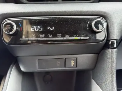 Photo 13 Toyota Yaris Hybride 116h Design