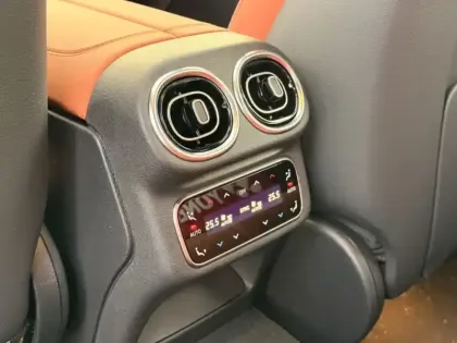 Photo 15 Mercedes Classe GLC 300 e Hybrid EQ 4MATIC AMG Line + 3