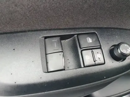 Photo 13 Toyota Yaris Hybride 116h Dynamic business