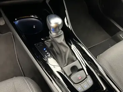 Photo 18 Toyota C-HR 2.0 Hybride 184 Edition