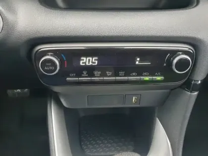 Photo 17 Toyota Yaris Hybride 116H Dynamic business