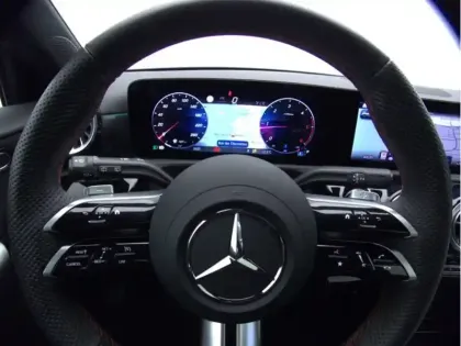 Photo 15 Mercedes Classe A 200 d AMG Line