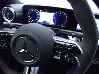 Photo 16 Mercedes Classe A 200 d AMG Line