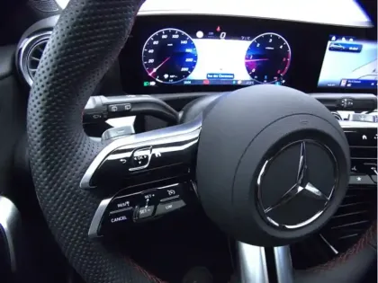 Photo 14 Mercedes Classe A 200 d AMG Line