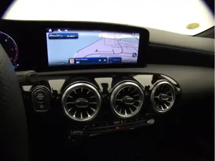 Photo 17 Mercedes Classe A 200 d AMG Line