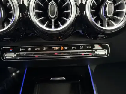 Photo 10 Mercedes GLB 200 d AMG Line