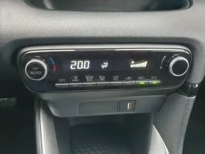 Photo 19 Toyota Yaris Hybride 116h Dynamic business