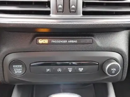 Photo 6 Ford Focus  1.0 Flexifuel mHEV 125ch Titanium X Business