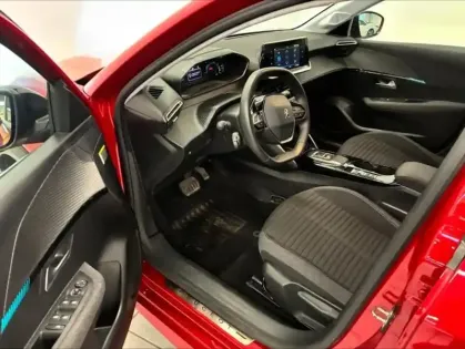 Photo 13 Peugeot 208  e- 136ch Style