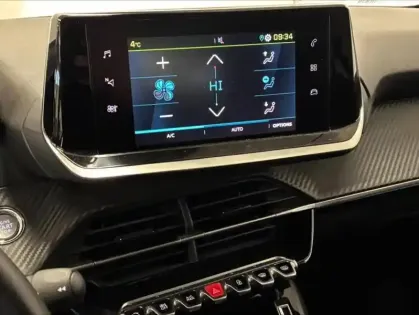 Photo 11 Peugeot 208  e- 136ch Style