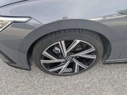 Photo 16 Volkswagen Golf  1.5 eTSI OPF 150ch R-Line DSG7