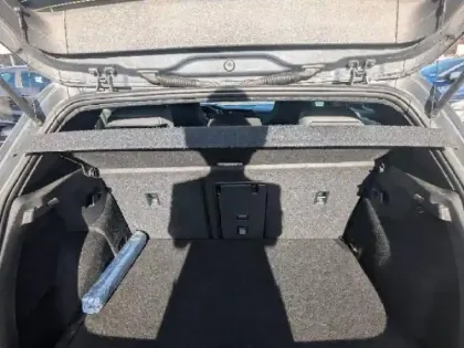 Photo 7 Volkswagen Golf  1.5 eTSI OPF 150ch R-Line DSG7