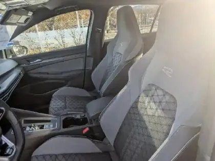 Photo 5 Volkswagen Golf  1.5 eTSI OPF 150ch R-Line DSG7