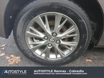 Photo 8 Toyota Yaris  100h Dynamic 5p