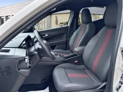 Photo 8 Alfa Romeo Junior  1.2 Ibrida 136ch Premium DCT6