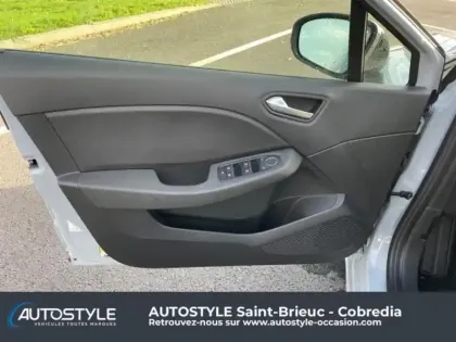 Photo 13 Renault Clio  1.5 dCi 100ch Evolution - 25