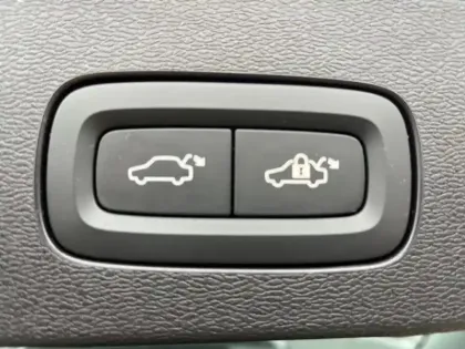 Photo 14 Volvo V60  B4 197ch Ultra Style Dark DCT 7