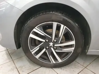 Photo 8 Peugeot 208  1.5 BlueHDi 100ch S&S Allure Business