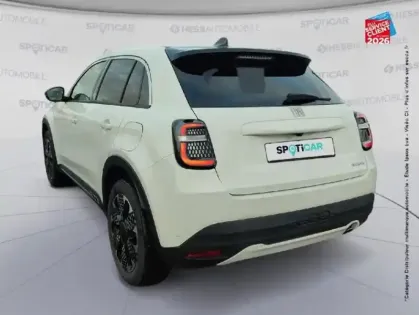 Photo 7 Fiat 600  1.2 Hybrid 100ch La Prima DCT6 Sieges cuir GPS Camera