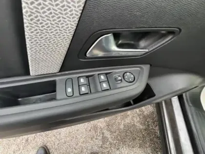 Photo 11 Citroën C4  1.5 BlueHDi 130ch S&S MAX Automatique