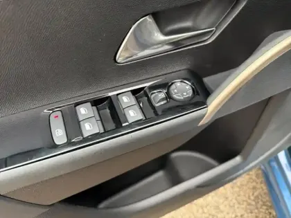 Photo 11 Lancia Ypsilon  1.2 Ibrida 100ch LX eDCT6