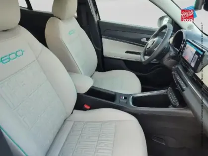 Photo 19 Fiat 600  1.2 Hybrid 100ch La Prima DCT6 Sieges cuir GPS Camera