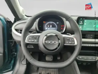 Photo 11 Fiat 600  1.2 Hybrid 100ch Pack Confort DCT6 Camera