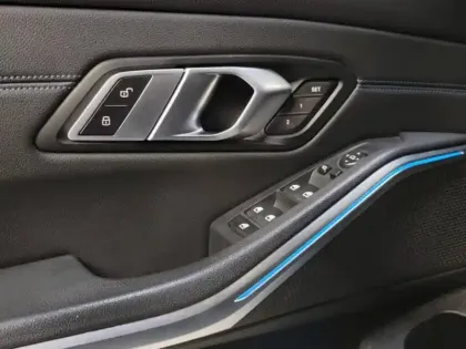 Photo 12 BMW Serie 3 Série 3 Touring 330eA xDrive 292ch M Sport