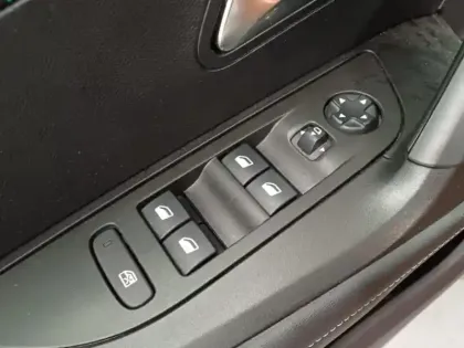 Photo 13 Peugeot 2008  1.2 PureTech 130ch S&S Allure