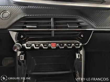 Photo 13 Peugeot 208  e- 136ch Style