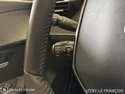 Photo 11 Peugeot 208  e- 136ch Style