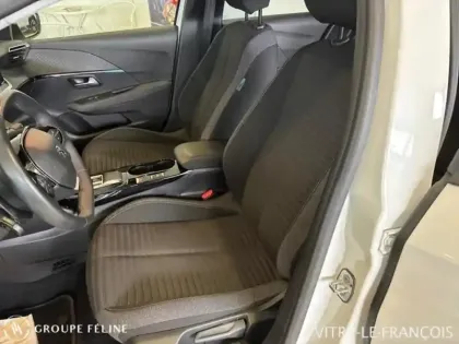 Photo 8 Peugeot 208  e- 136ch Style