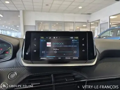 Photo 14 Peugeot 208  e- 136ch Style