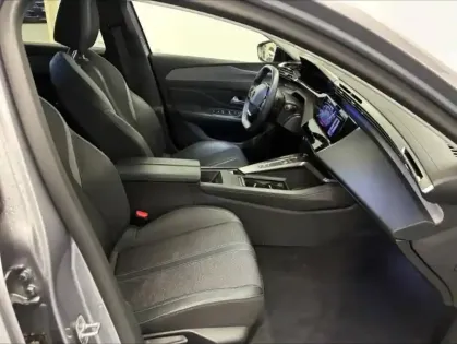 Photo 14 Peugeot 308  SW PHEV 180ch Allure Pack e-EAT8