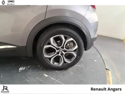 Photo 7 Renault Captur  1.6 E-Tech hybride 145ch Techno Fast Track