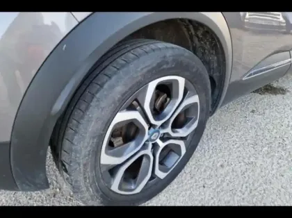 Photo 12 Renault Captur  1.6 E-Tech hybride rechargeable 160ch Intens -21