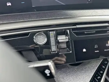 Photo 13 Peugeot 3008  Hybrid 145 e-DCS6