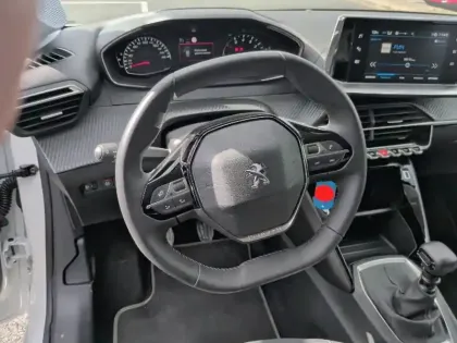 Photo 8 Peugeot 208  PureTech 100 S&S BVM6