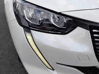 Photo 55 Peugeot 208  PureTech 100 S&S BVM6