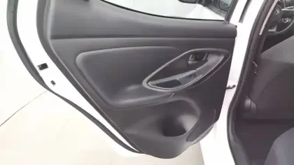 Photo 27 Toyota Yaris  70 VVT-i