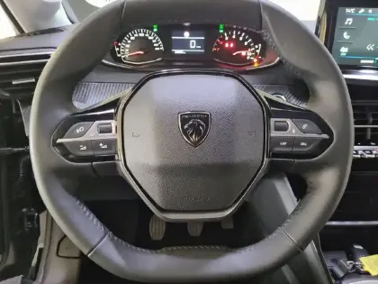 Photo 66 Peugeot 208  PureTech 100 S&S BVM6