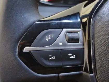 Photo 27 Peugeot 208  PureTech 100 S&S BVM6