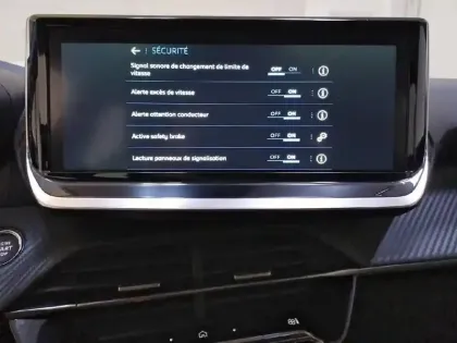 Photo 21 Peugeot 208  PureTech 100 S&S BVM6