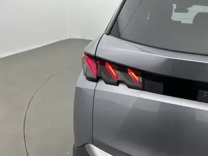 Photo 16 Peugeot 5008  Hybrid 136 e-DCS6