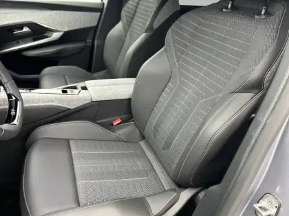 Photo 39 Peugeot 5008  Hybrid 136 e-DCS6