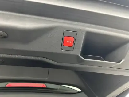 Photo 28 Peugeot 5008  Hybrid 136 e-DCS6