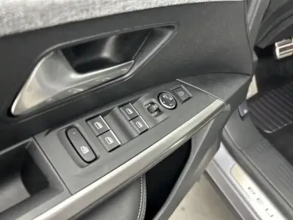 Photo 75 Peugeot 5008  Hybrid 136 e-DCS6