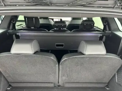 Photo 27 Peugeot 5008  Hybrid 136 e-DCS6