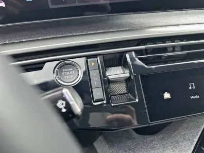 Photo 65 Peugeot 5008  Hybrid 136 e-DCS6