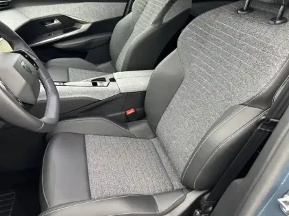 Photo 62 Peugeot 5008  Hybrid 136 e-DCS6